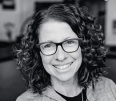 Sheila Hamilton provides  professional public speaking & corporate events through health and wellness focused events and workshops